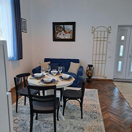 Weisz Apartment-City Center-Free Private Parking,Wifi,Ac Карей Экстерьер фото