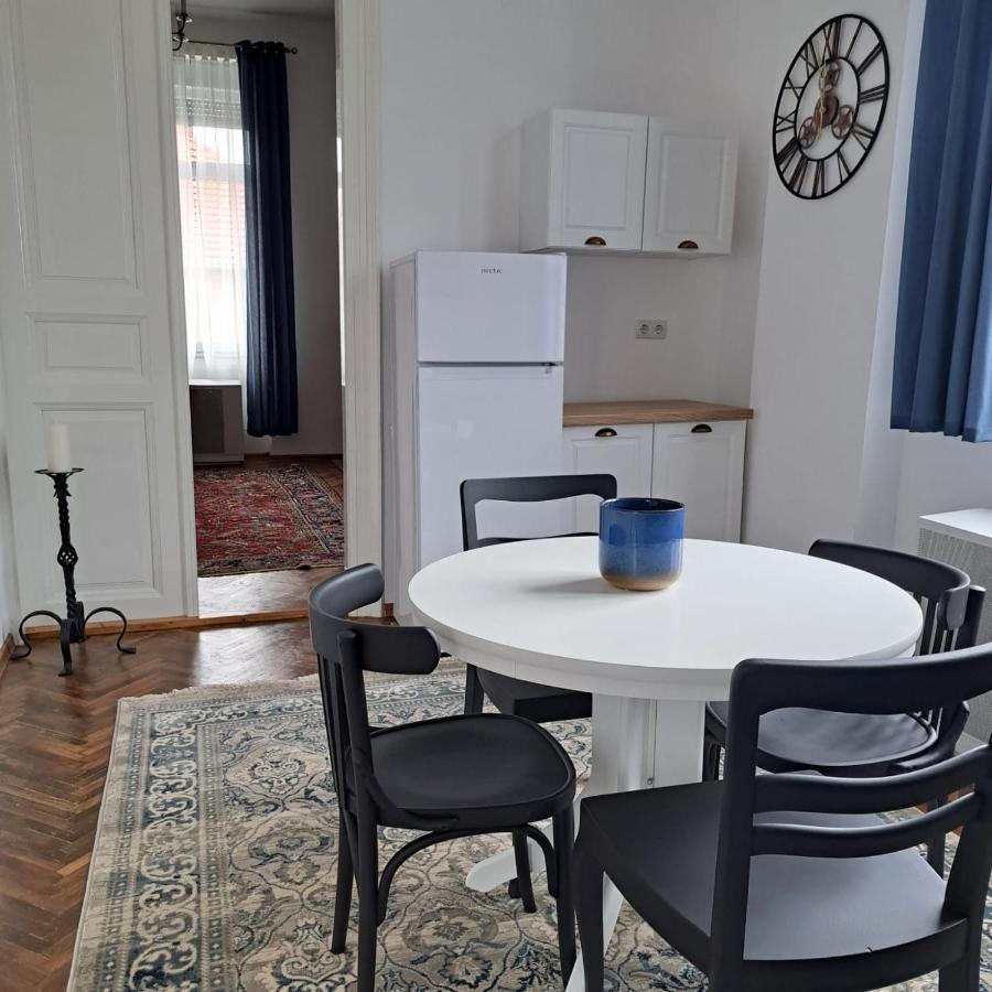 Weisz Apartment-City Center-Free Private Parking,Wifi,Ac Карей Экстерьер фото