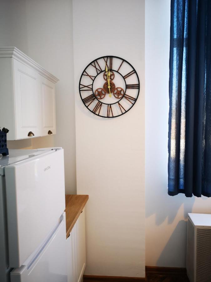 Weisz Apartment-City Center-Free Private Parking,Wifi,Ac Карей Экстерьер фото