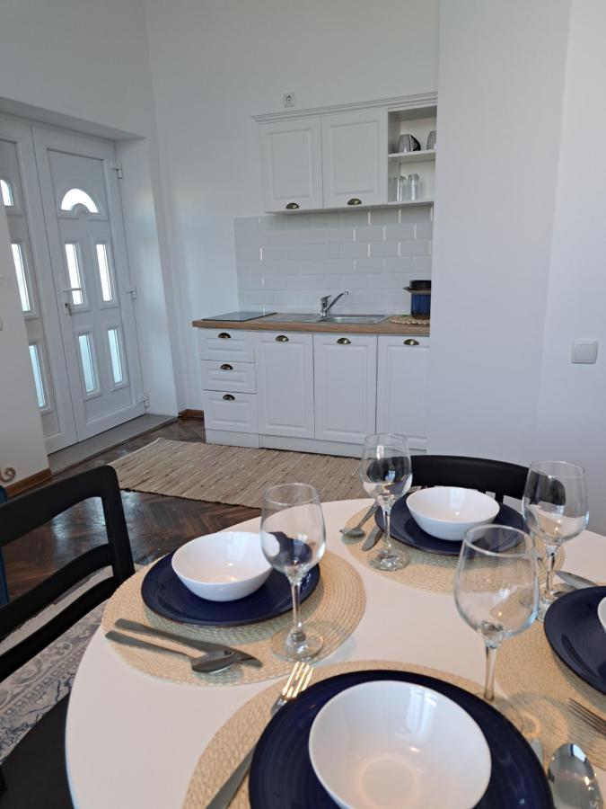 Weisz Apartment-City Center-Free Private Parking,Wifi,Ac Карей Экстерьер фото