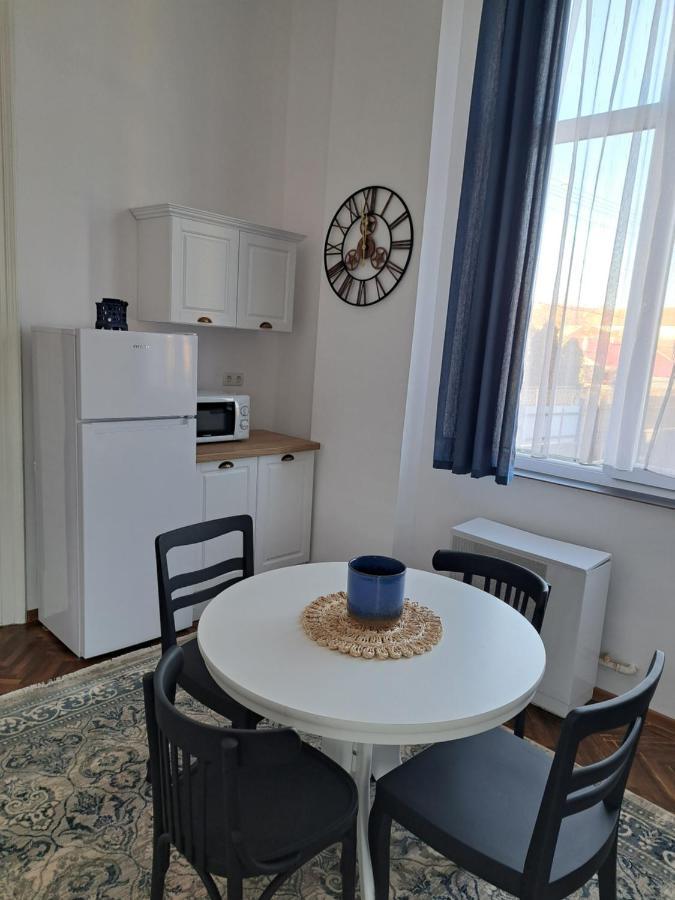 Weisz Apartment-City Center-Free Private Parking,Wifi,Ac Карей Экстерьер фото