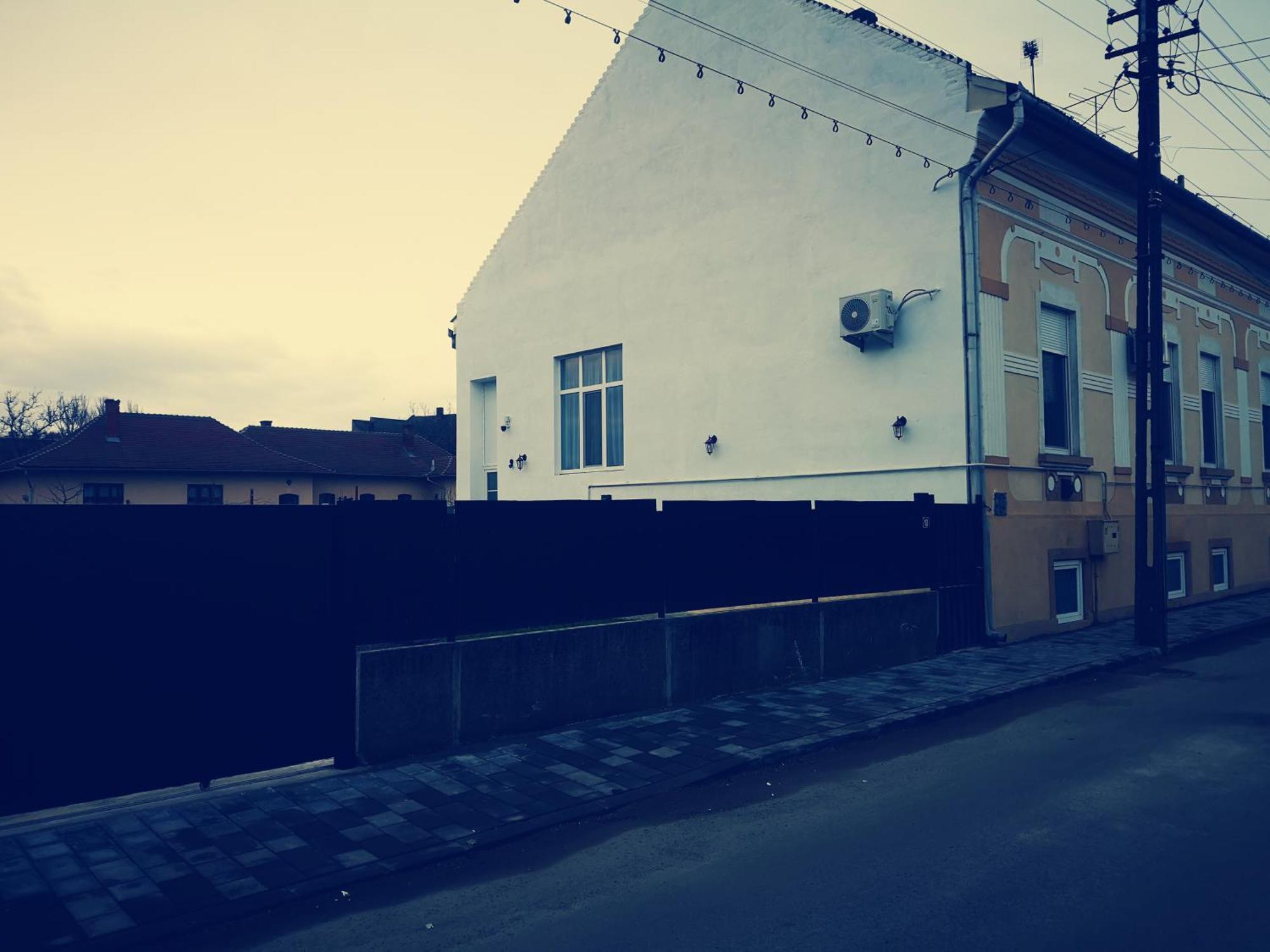Weisz Apartment-City Center-Free Private Parking,Wifi,Ac Карей Экстерьер фото